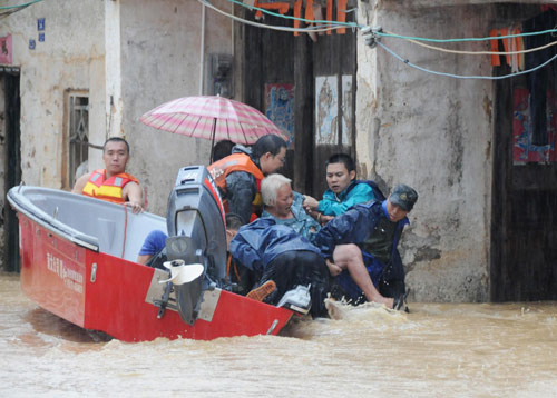 Typhoon Fanapi ravages South China