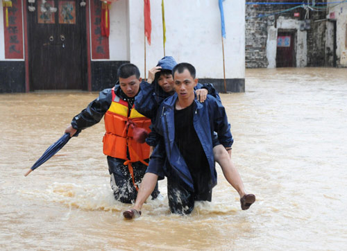 Typhoon Fanapi ravages South China