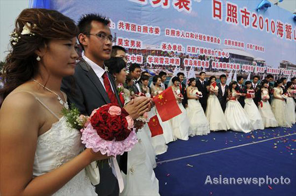 Green group wedding on National Day