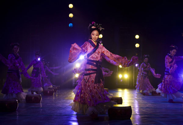 World dancers perform on Beijing stage