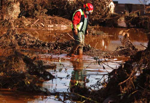 Toxic Hungarian sludge spill reaches River Danube