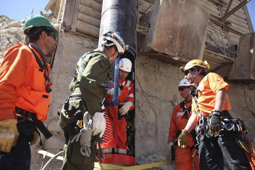 Chile to start freeing miners on Tuesday night