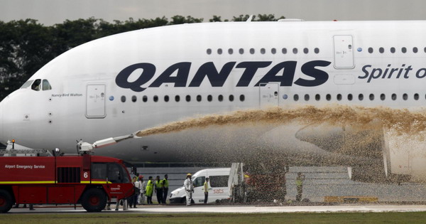 Qantas A380 makes emergency landing in Singapore