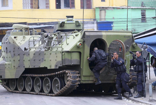 Rio cops use armor to raid slum where gang based