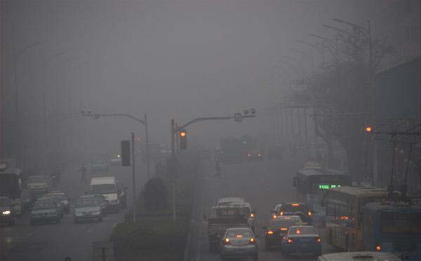 Fog shrouds Dalian city