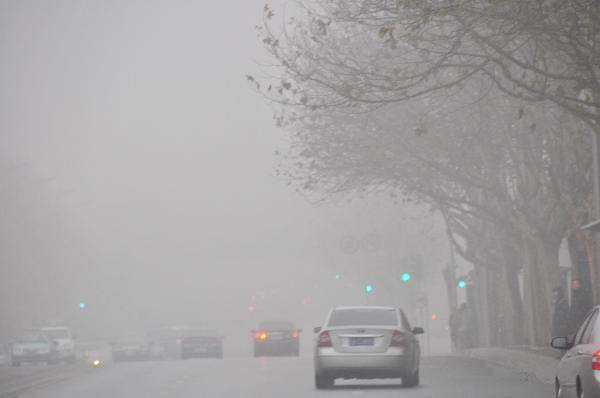 Fog shrouds Dalian city