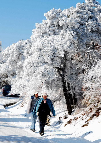 The beauty of ice at Lushan Mountain