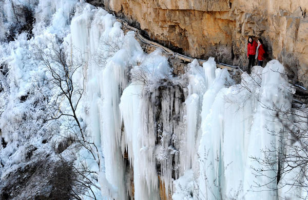 Grand ice fall on mountain cliffs in N China