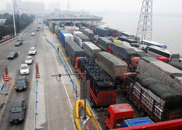 41,000 vehicles paralyze Jiujiang Yangtze River Bridge