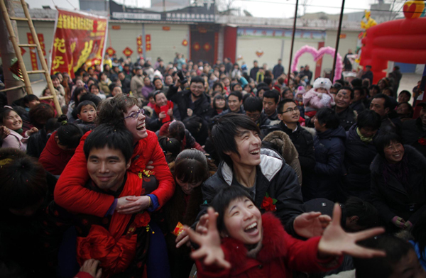 Chinese husband, American wife hold rural wedding