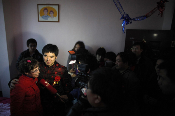 Chinese husband, American wife hold rural wedding