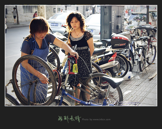 People in Chengdu, Southwest China's Sichuan province