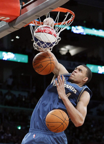 Griffin soars over car to win All-star dunk contest