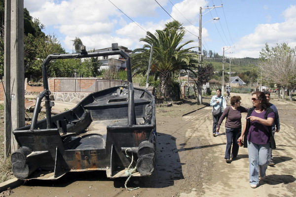 Tsunami causes floods in S America