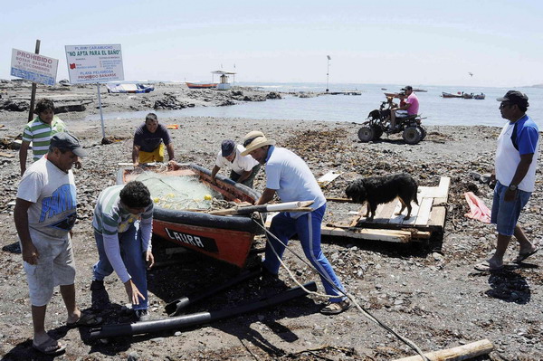 Tsunami causes floods in S America