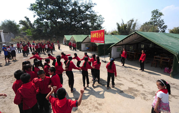 Classes resume in tents in SW China quake zone