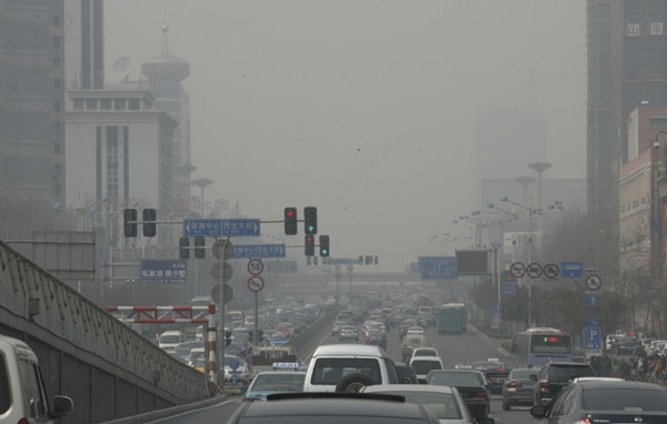 Gales whirl into Ji'nan, dust hovering in air