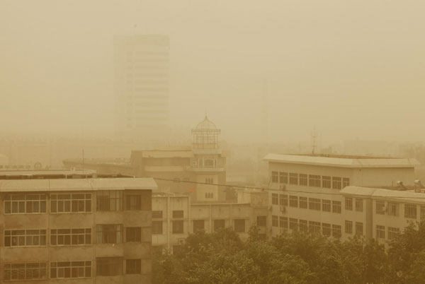 Sandstorm strikes NW China