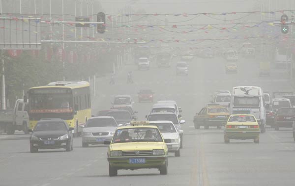 Sandstorms shroud Xinjiang prefecture