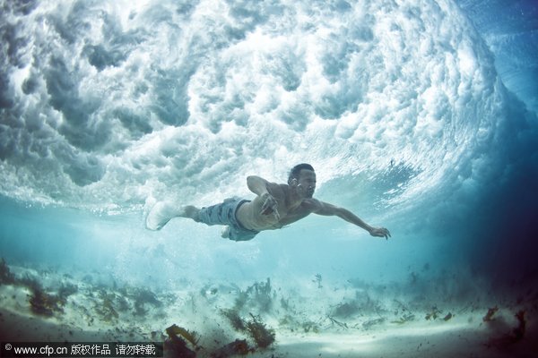 Swimmers battle power of ocean