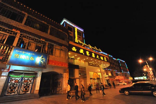 Snapshots of Lhasa's night