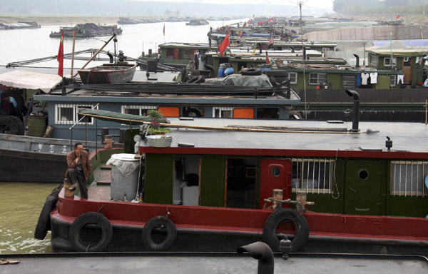 Drought strands 1,300 boats on Grand Canal