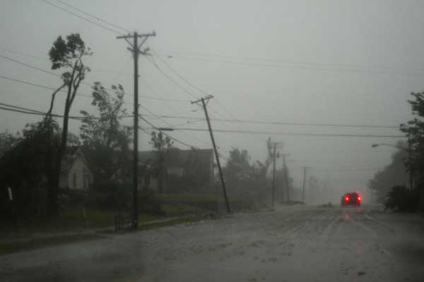 Deadly tornado lashes US Missouri town