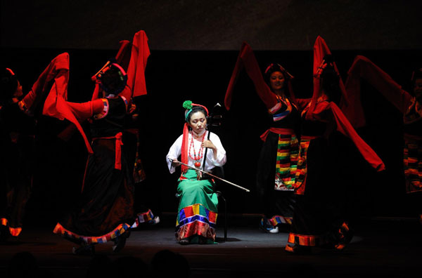 Tibetan dance showcases in Rome