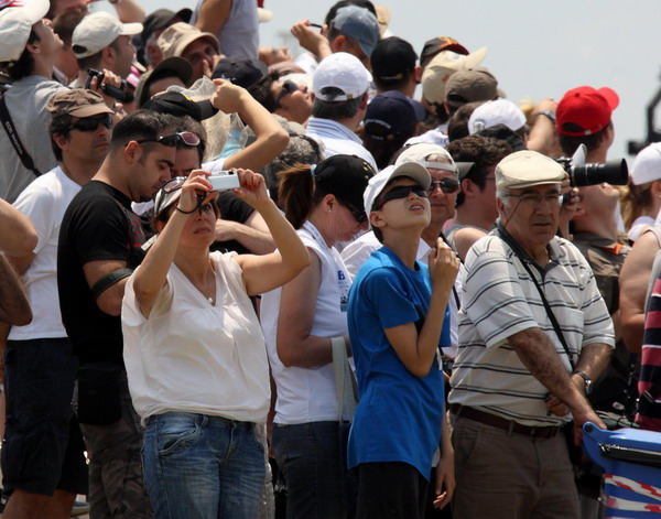 F-16 fighters fly stunts in Air Show Turkey