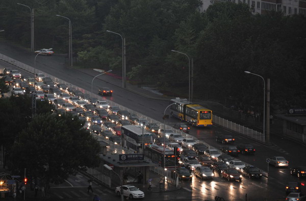 Thunderstorm descends upon Beijing