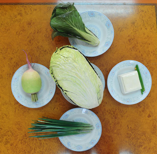 Man turns bronze into fresh vegetables