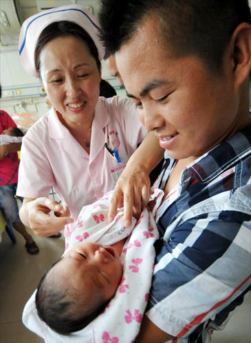 New fathers learn the ropes of the nursery