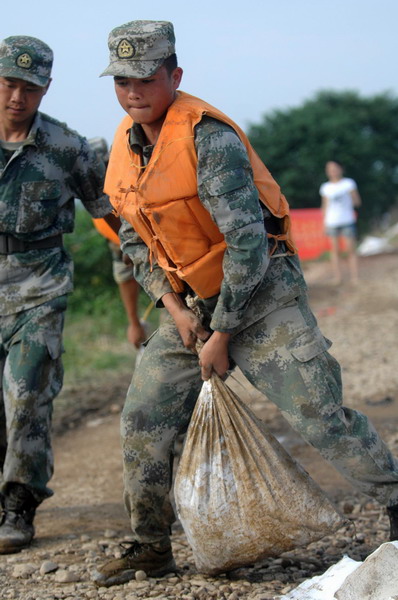 Residents evacuate amid worst floods in 56 yrs