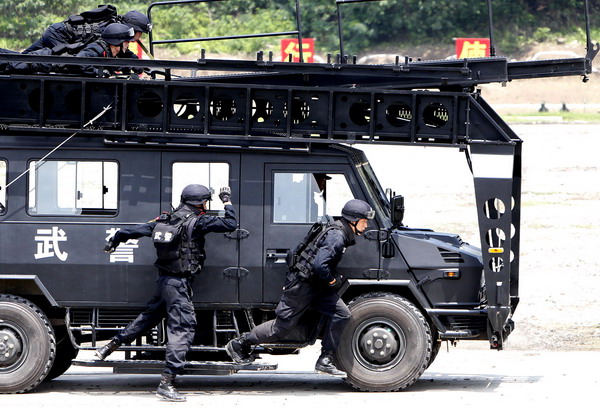 Anti-terrorism drill held in Shanghai