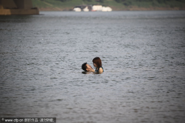 Heat waves hit south China