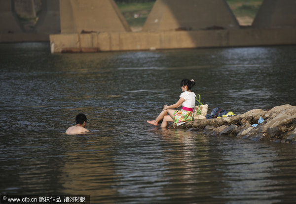 Heat waves hit south China