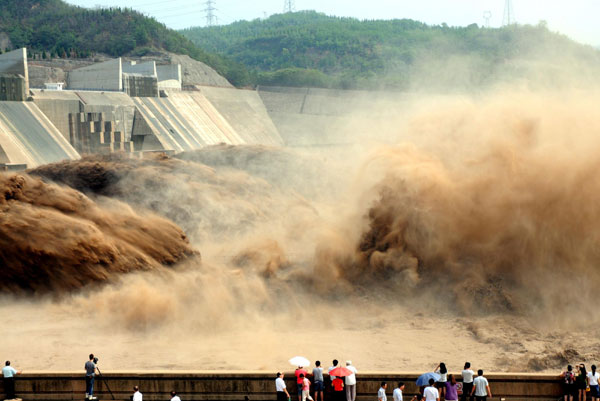 Blasting sand out of the Yellow River