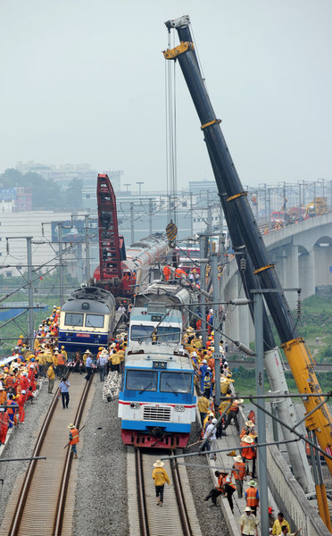 Cleanup of train collision site continues