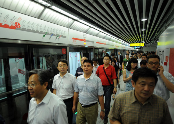 Chongqing's first subway starts trial run