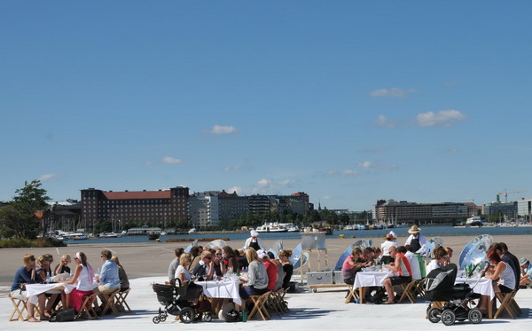 Restaurant food served up with sunshine