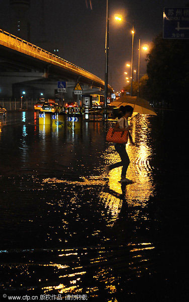 First autumn downpour hits Beijing