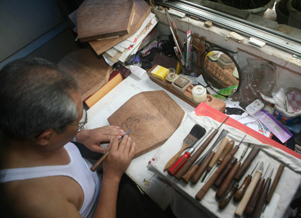 Wood craftsman follows in forefathers' steps