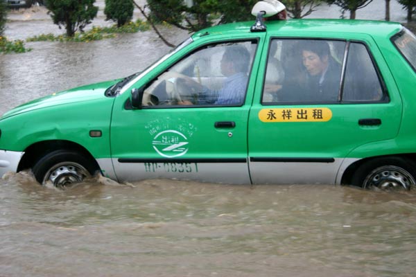 Roaring river floods NW Chinese city