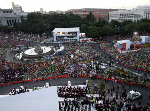 Pope Benedict XVI welcomed in Madrid