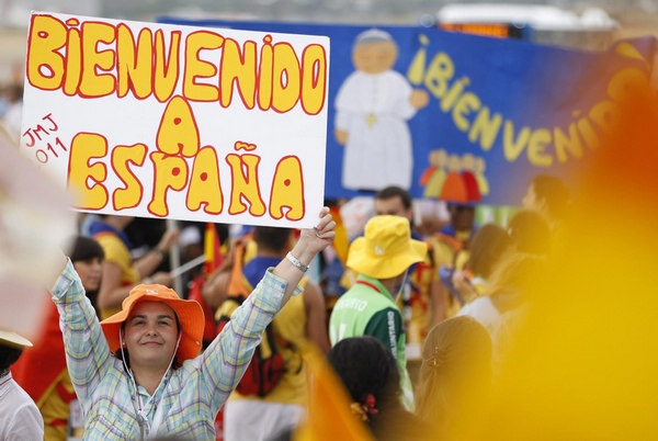 Pope Benedict XVI welcomed in Madrid