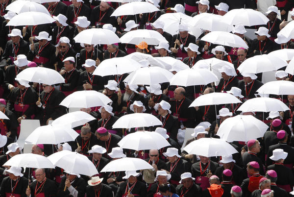 Pope Benedict XVI welcomed in Madrid