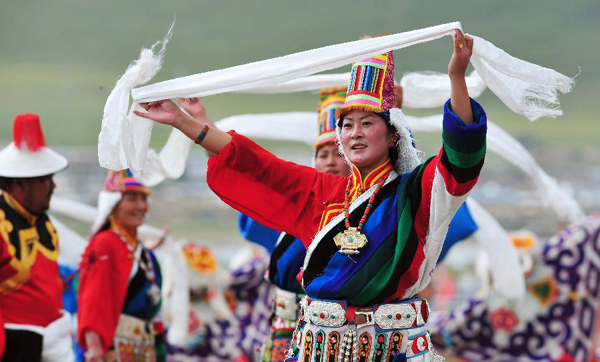 300-year-old horse race festival kicks off in Tibet