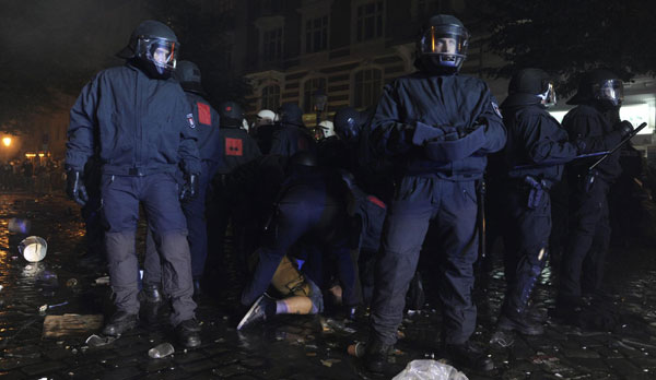 Demonstrators clash with police in Hamburg