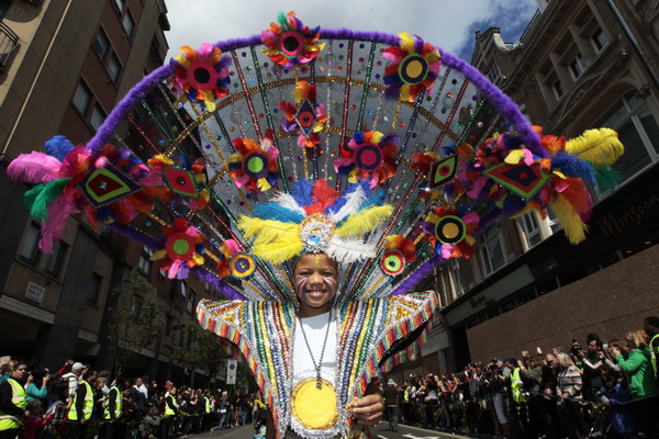 London embraces carnival 3 weeks after riots