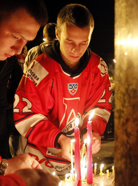 Ice hockey players mourned after crash